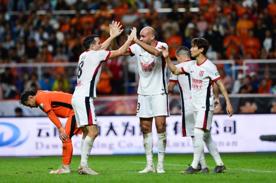 [图]费利佩双响周定洋破门 成齐蓉城5-1云南玉昆